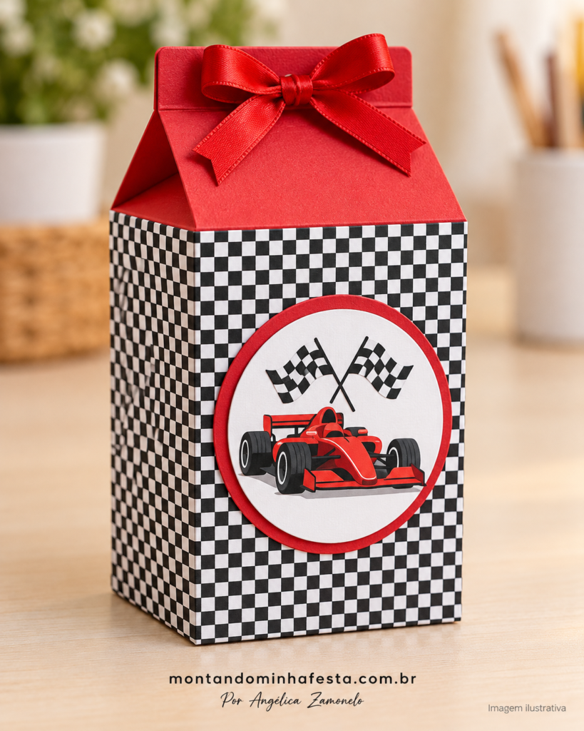 Caixa milk com estampa quadriculada preta e branca, fechamento vermelho com laço e aplique de carro de corrida.