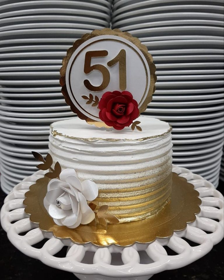 Bolo de aniversário 51 anos feminino Montando Minha Festa