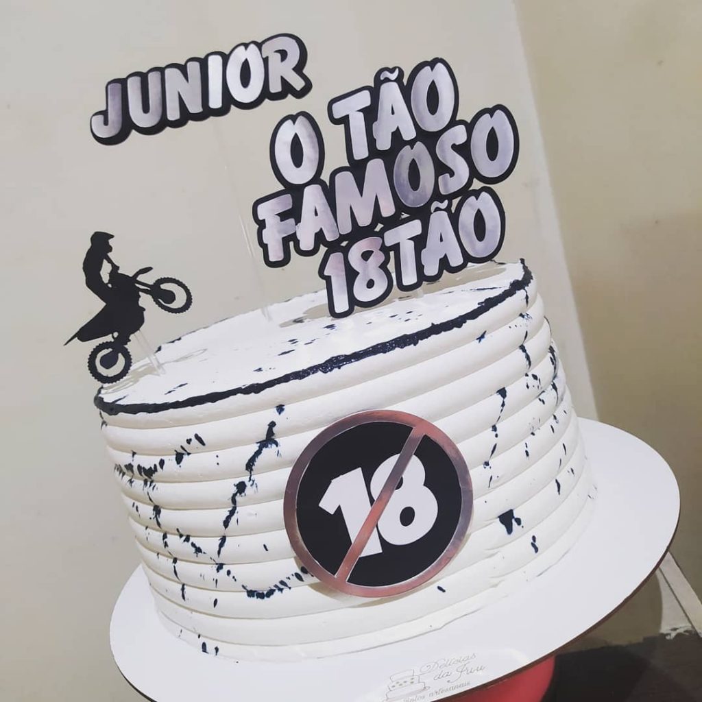 Bolos masculino para festa de 18 anos