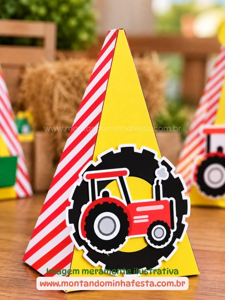 Caixa pirâmide para lembrancinha de festa infantil tema Trator, com laterais listradas em vermelho e branco, frente amarela e aplique de trator vermelho sobre engrenagem preta.