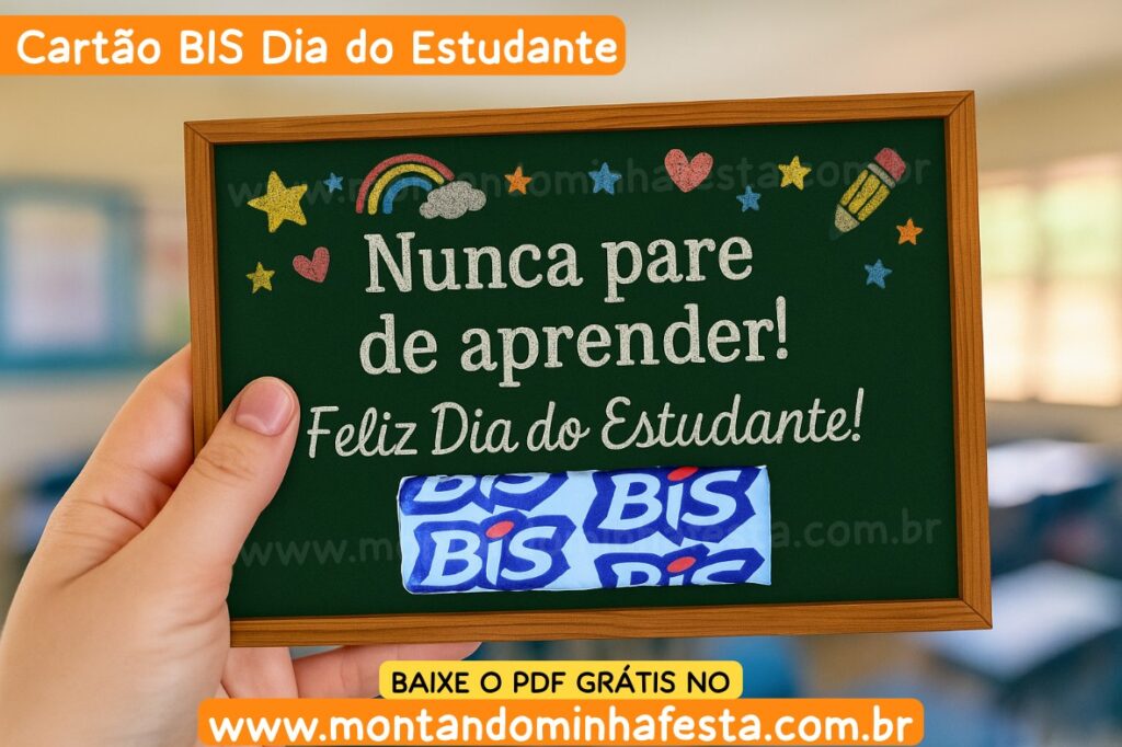 Cartão BIS Dia do Estudante para imprimir, com frase motivacional “Nunca pare de aprender!”, imagem de mão segurando a lembrancinha com chocolate BIS colado, fundo de sala de aula desfocado, banner do blog Montando Minha Festa.