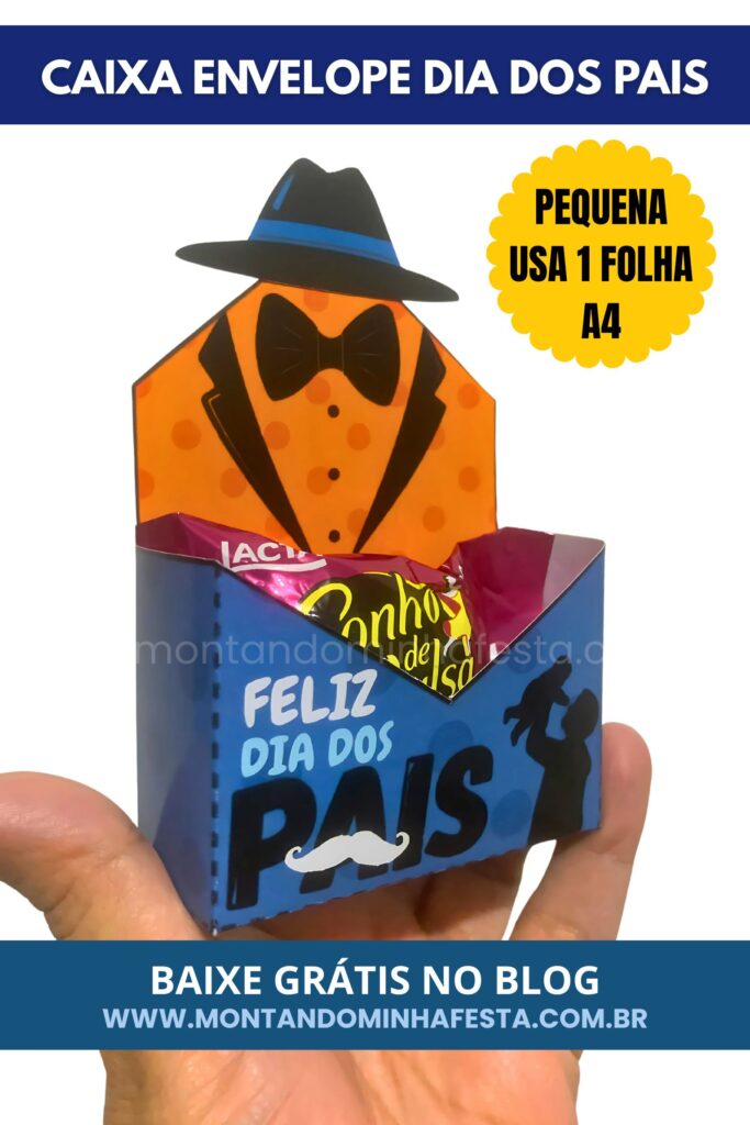 Caixa envelope pequena para o Dia dos Pais, feita em papel com estampa de terno laranja com gravata borboleta e chapéu. Na frente da caixa, mensagem 'Feliz Dia dos Pais' com ilustração de pai com filho no colo. Caixa contém bombom e é segurada por uma mão. Texto adicional: Pequena, usa 1 folha A4. Baixe grátis no blog Montando Minha Festa.