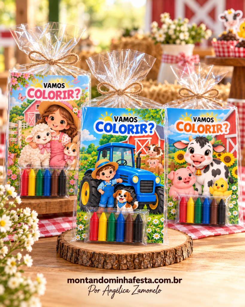 Livrinhos de colorir Fazendinha com giz de cera, embalados em saquinhos transparentes com laços de sisal como lembrancinhas de aniversário, do blog Montando Minha Festa.